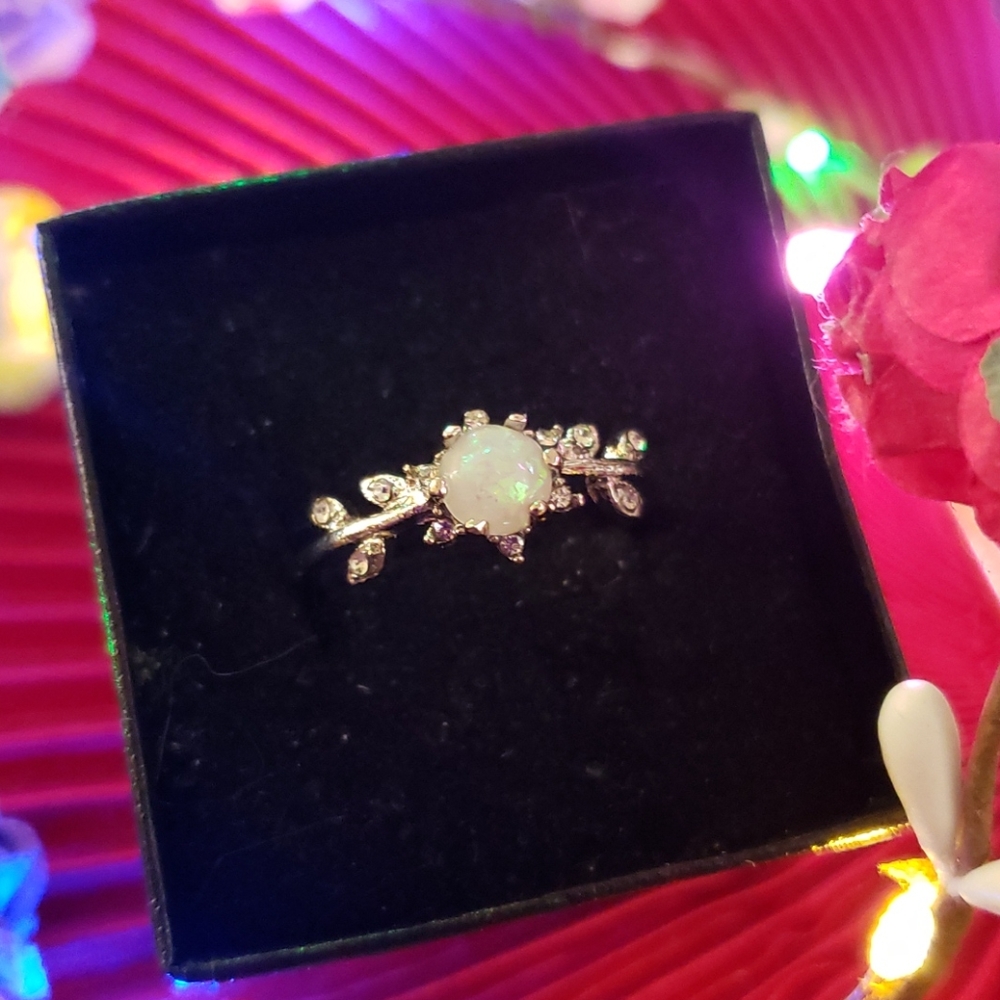 Ring - Picture 2 of 7